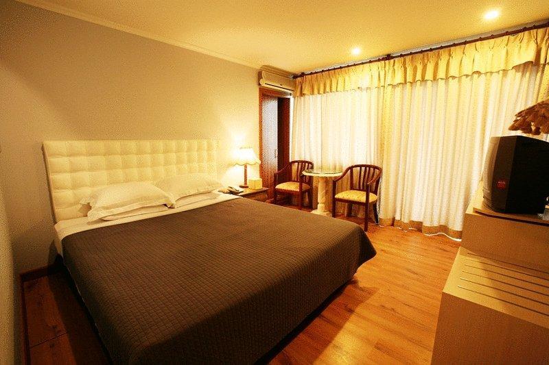 Lake Hills Hotel Songnisan Boeun Phòng bức ảnh