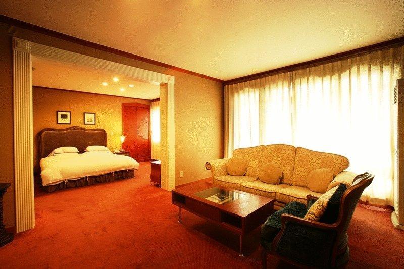 Lake Hills Hotel Songnisan Boeun Phòng bức ảnh