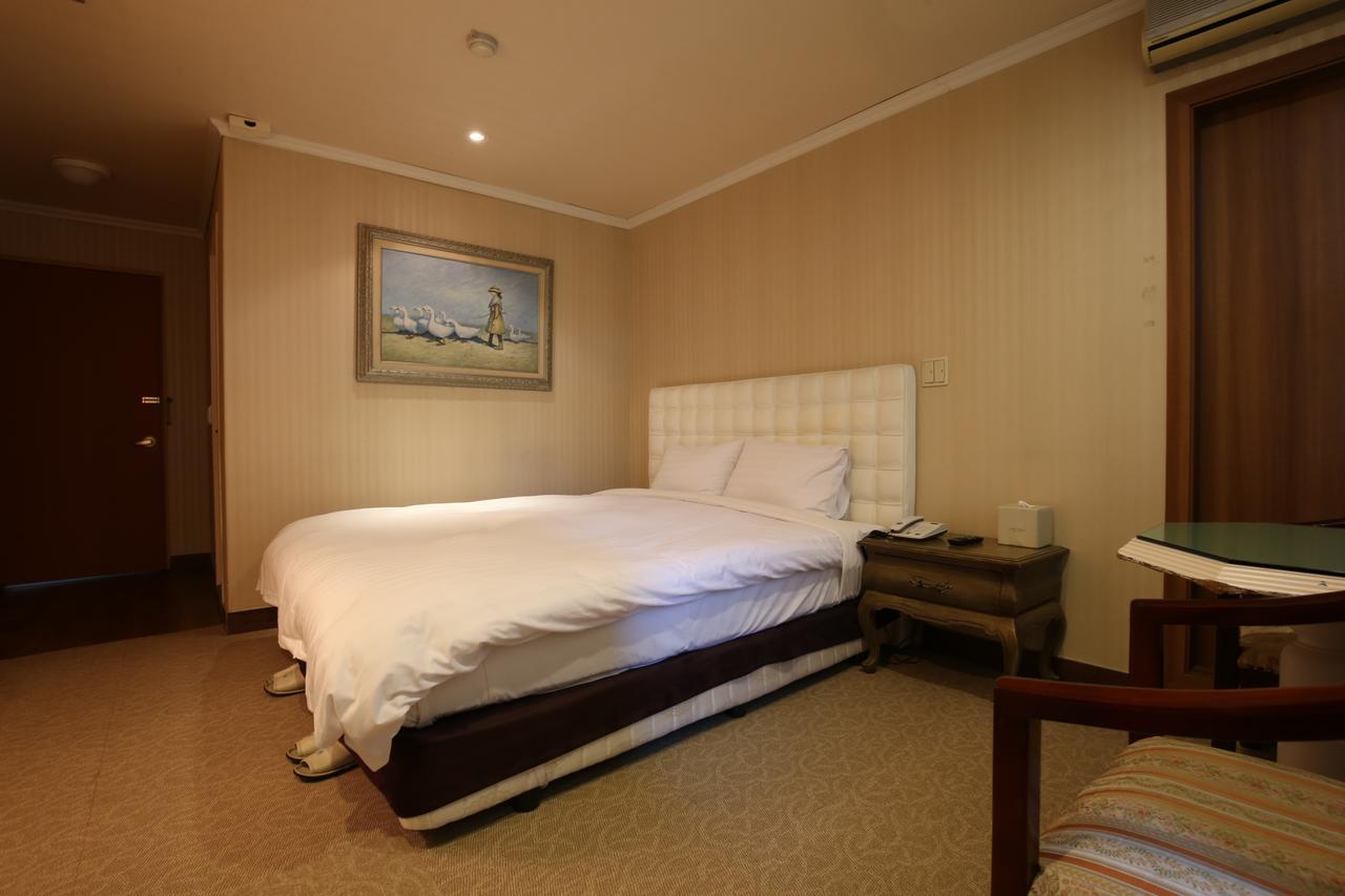 Lake Hills Hotel Songnisan Boeun Ngoại thất bức ảnh