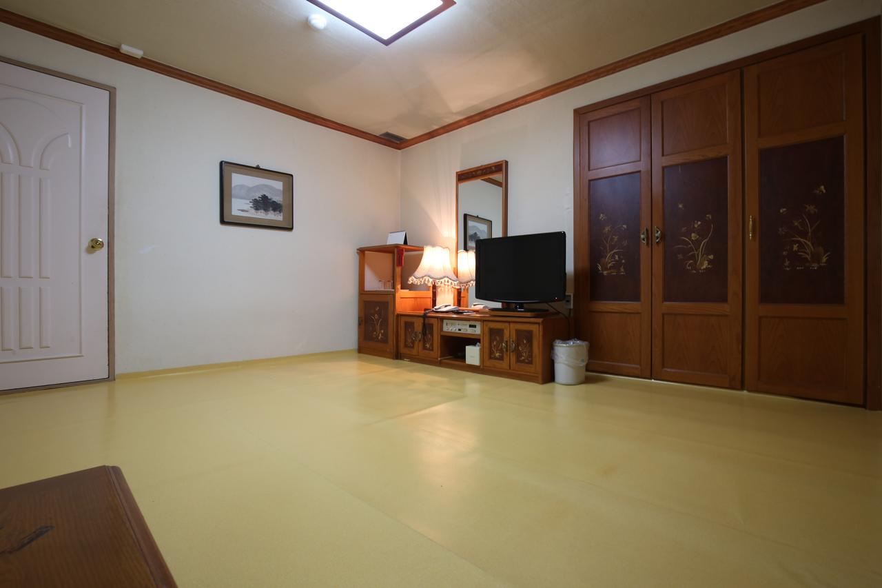 Lake Hills Hotel Songnisan Boeun Ngoại thất bức ảnh