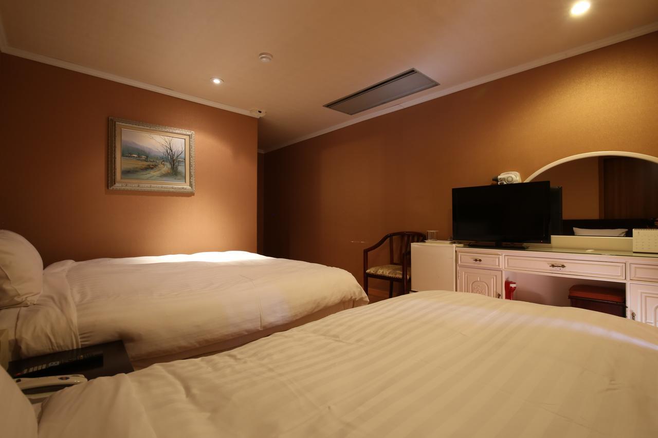 Lake Hills Hotel Songnisan Boeun Ngoại thất bức ảnh