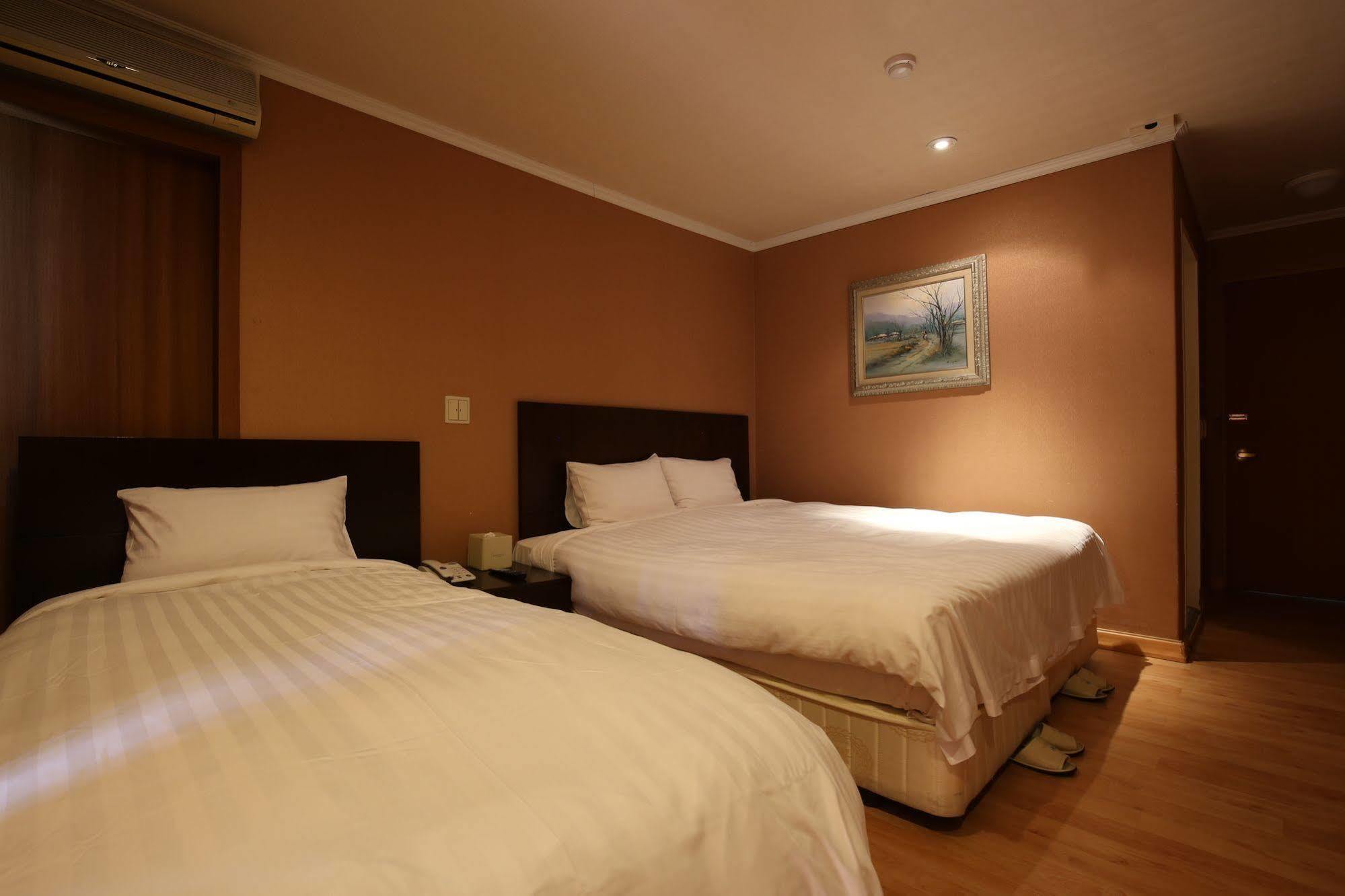 Lake Hills Hotel Songnisan Boeun Ngoại thất bức ảnh