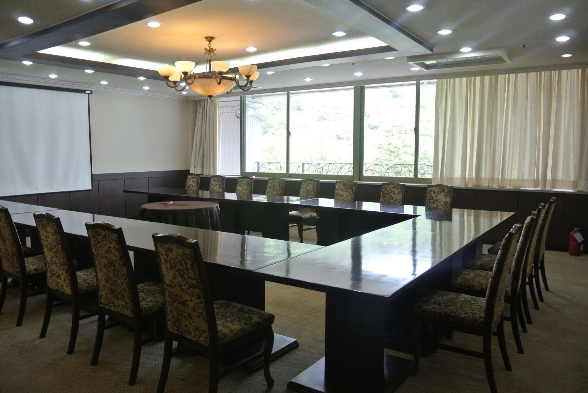 Lake Hills Hotel Songnisan Boeun Ngoại thất bức ảnh